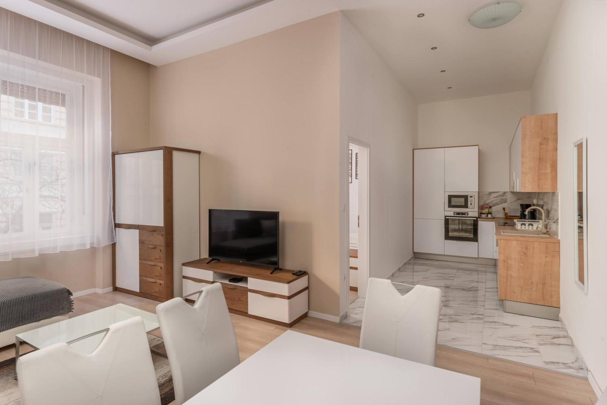 Apartment With 2 Bedrooms Near Gellert Thermal Bath Budapest Eksteriør billede